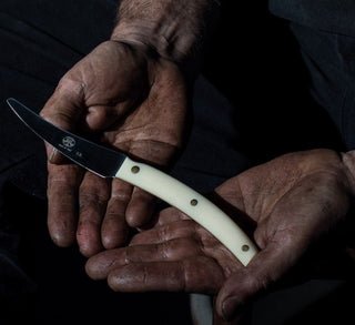 <h2 style="font-size: 20px">Discover the Artisanal Excellence of Berti Knives</h2>
Since <em>1895</em>, Coltellerie Berti has been synonymous with unparalleled craftsmanship in knife-making. Nestled in Scarperia, north of Florence, this family-run worksh…